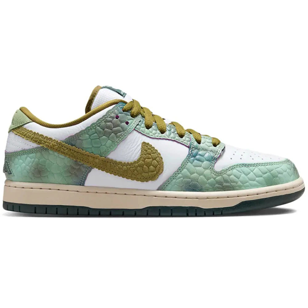 Nike sb junior trainers sales